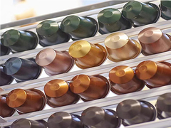 Mesin penutup isian kapsul kopi